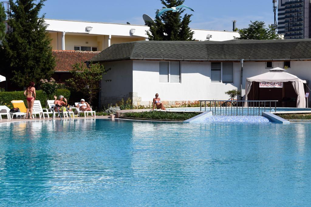 Balaton Hotel Slântsjev Brjag Eksteriør bilde