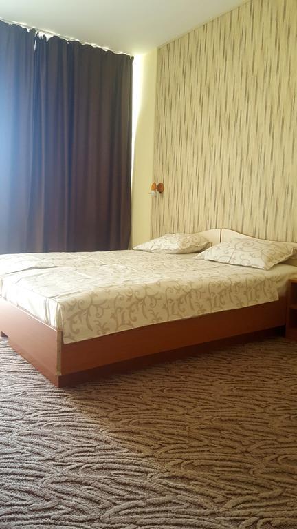 Balaton Hotel Slântsjev Brjag Eksteriør bilde