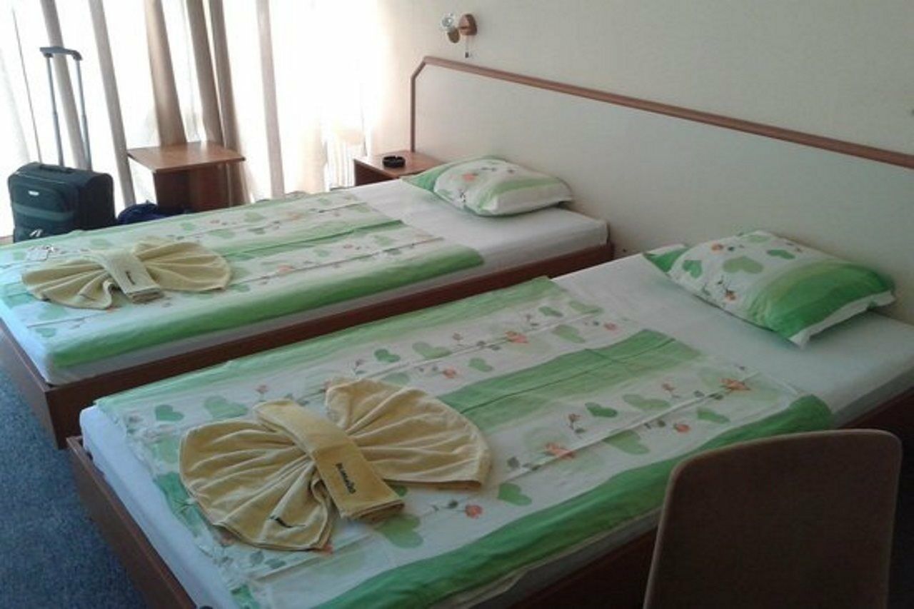 Balaton Hotel Slântsjev Brjag Eksteriør bilde
